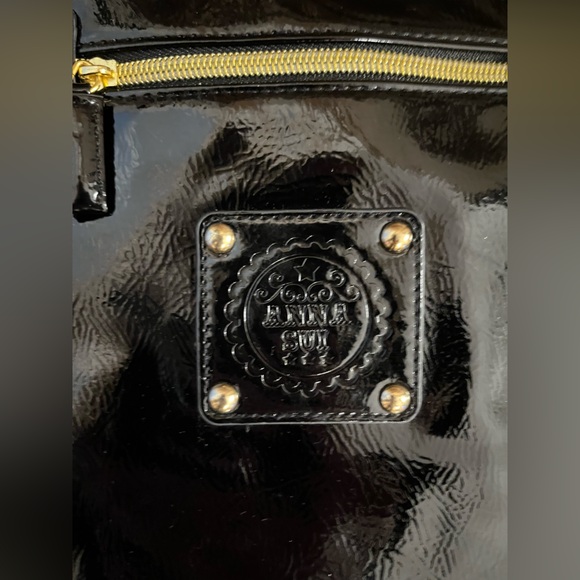 Anna Sui XTarget Crossbody Bag Patent Finish Black & Gold Hardware Adjustable - Picture 7 of 15